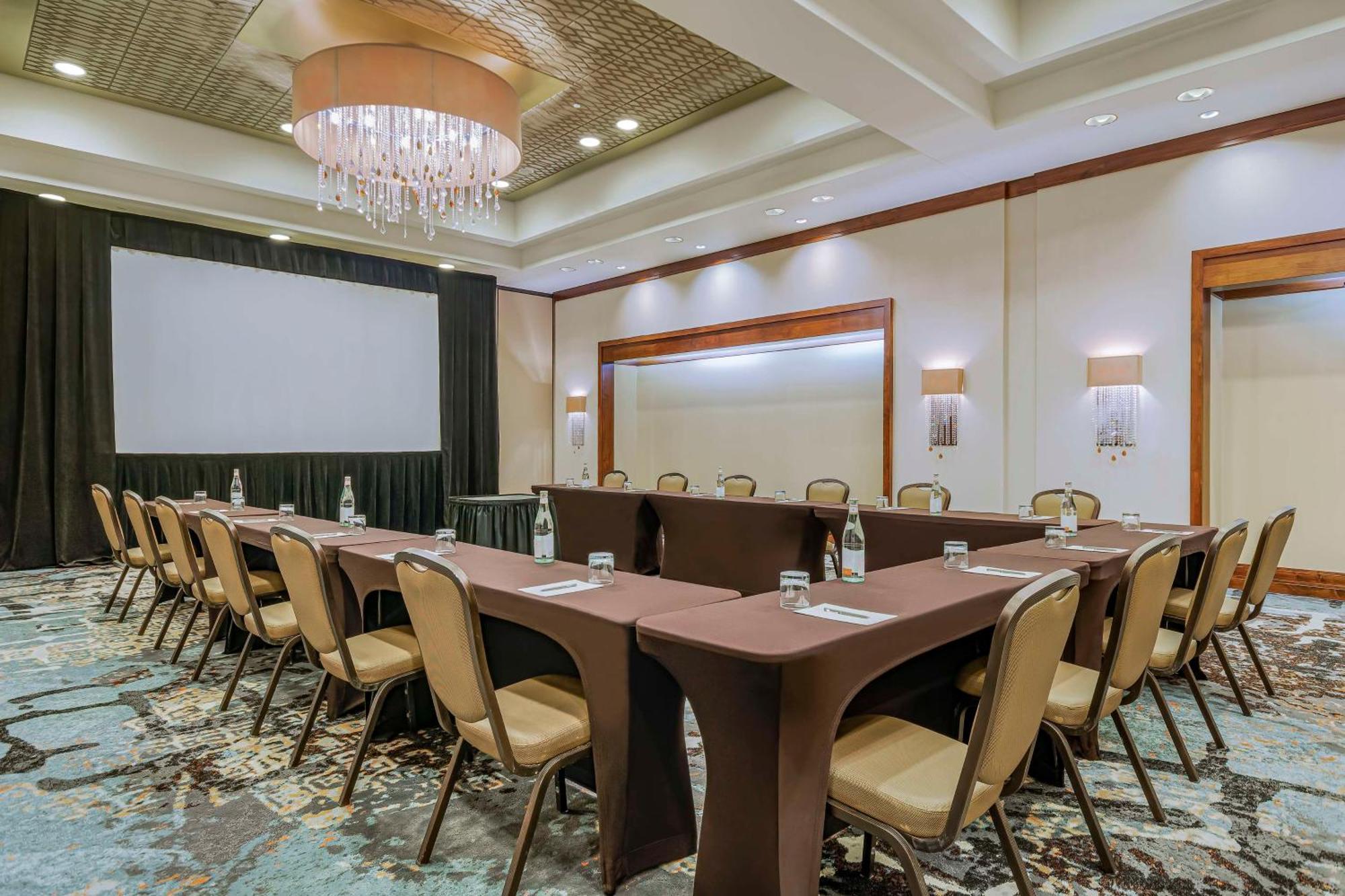 Embassy Suites Houston - Downtown Εξωτερικό φωτογραφία