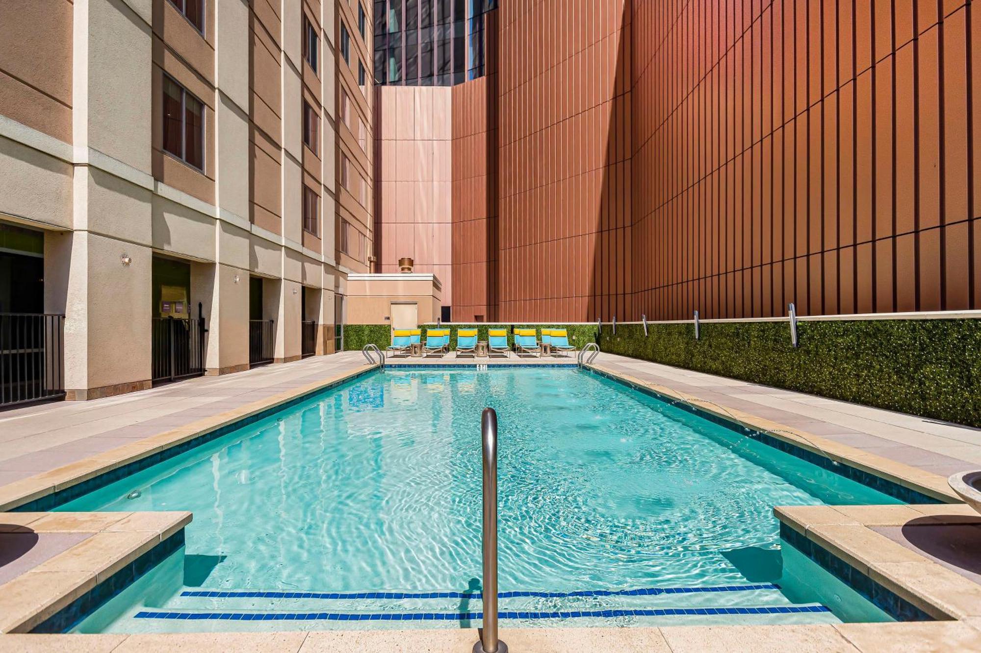 Embassy Suites Houston - Downtown Εξωτερικό φωτογραφία